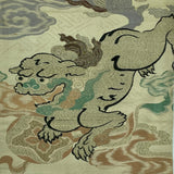 “Shishi”(狮子)和白云日本丝绸枕头(1912-1945),配黑色皮革和羊毛皮