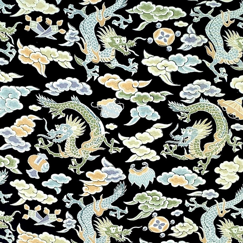 용 구름 그리고 '타카라츠쿠시' 무늬의 일본식 실크(1912-1945)와 블랙 가죽 베개: 가죽 및 색상 더보기!